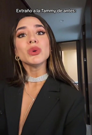 4. Hot Tammy Parra Shows Cleavage in Top without Bra
