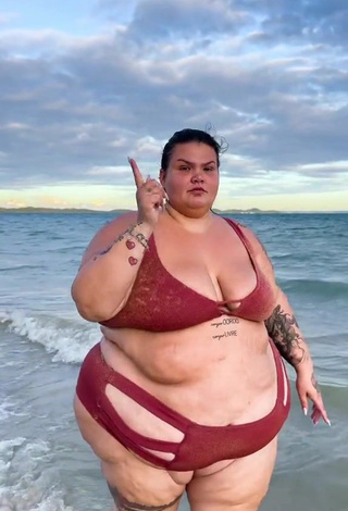 Wonderful Thais Carla Shows Cleavage in Red Bikini in the Sea