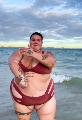 4. Wonderful Thais Carla Shows Cleavage in Red Bikini in the Sea