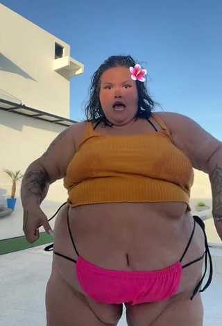 3. Seductive Thais Carla Shows Cleavage in Orange Crop Top