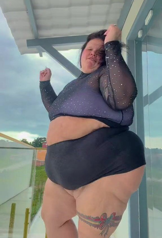 6. Hot Thais Carla in Crop Top
