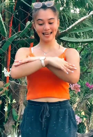 5. Vanessa Kate Alvarez Shows Cute Orange Crop Top and Cleavage