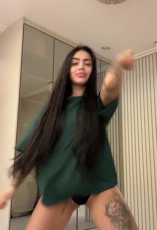 3. Magnificent Mirella xbadmix Shows Butt while Twerking
