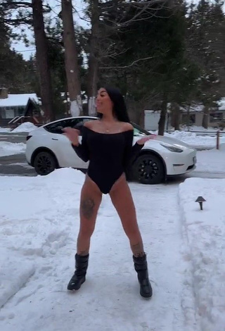 Adorable Mirella xbadmix Shows Butt