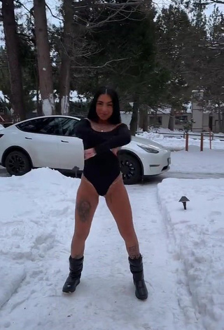 4. Adorable Mirella xbadmix Shows Butt