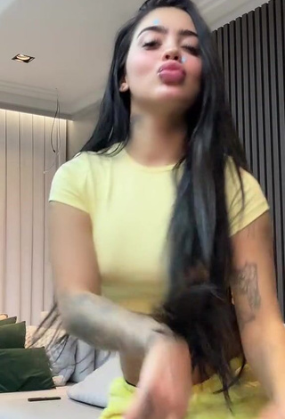 5. Magnificent Mirella xbadmix in Crop Top while Twerking