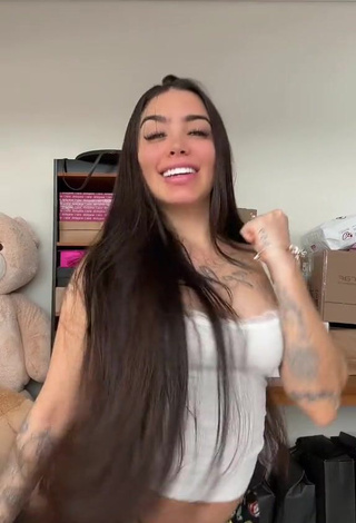 2. Cute Mirella xbadmix Shows Butt while Twerking