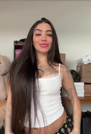 3. Cute Mirella xbadmix Shows Butt while Twerking