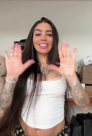 4. Cute Mirella xbadmix Shows Butt while Twerking
