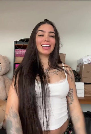 5. Cute Mirella xbadmix Shows Butt while Twerking