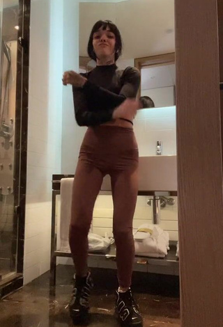 Beautiful Xinni Xinnita in Sexy Brown Leggings