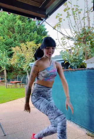 5. Beautiful Xinni Xinnita in Sexy Sport Bra