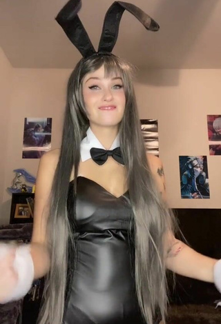 3. Sexy Savanah Martin Shows Cosplay