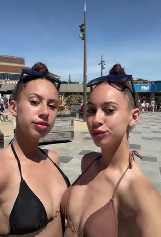 Sexy Nel.Twinnys in Bikini Top