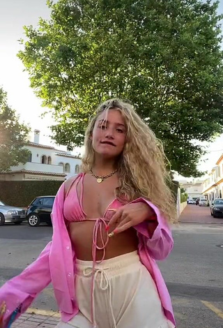 3. Hot Sofía Moreno in Pink Bikini Top