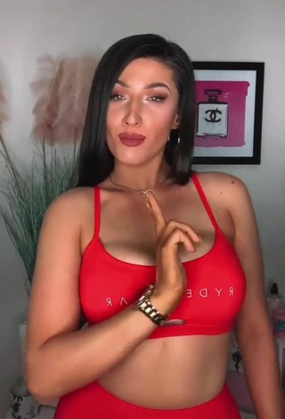 4. Hot Jessica Ballinger in Red Sport Bra