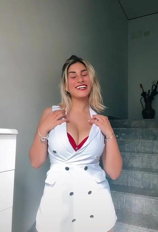 Sexy Virginia Montemaggi Shows Cleavage
