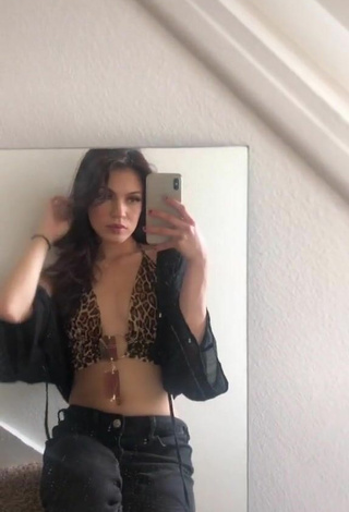 Hot Kimberly Vásquez in Leopard Crop Top