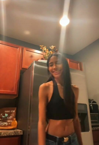 2. Sexy Sheilianice González in Black Crop Top