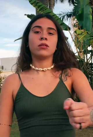 4. Sexy eimaryy_s in Green Crop Top