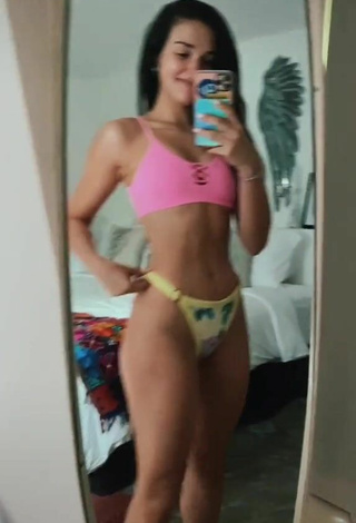 Sexy Fefi Oliveira in Bikini