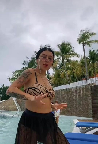 4. Cute Fernanda Ortega in Zebra Bikini Top at the Swimming Pool