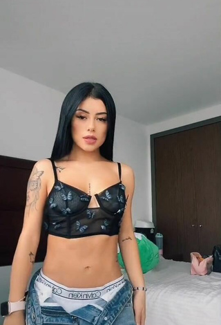 Sexy Fernanda Ortega in Bra