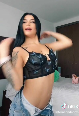 3. Sexy Fernanda Ortega in Bra