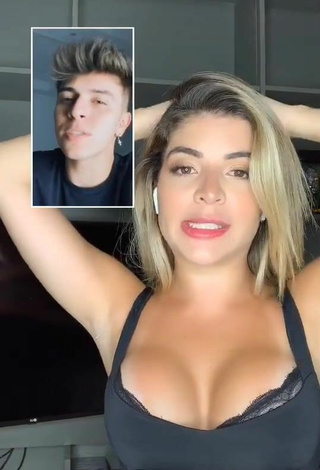 3. Sexy GKAY Shows Cleavage in Black Top