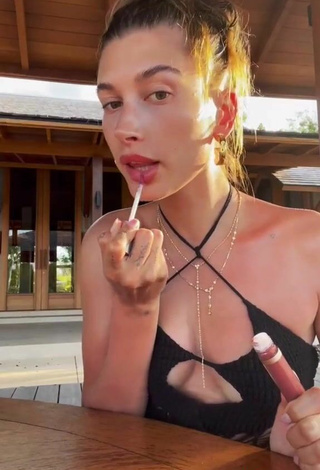 3. Sexy Hailey Bieber Shows Cleavage in Black Top
