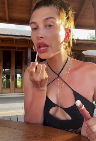 4. Sexy Hailey Bieber Shows Cleavage in Black Top