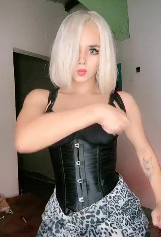 4. Sexy Indi 2.0 Shows Cleavage and Bouncing Boobs in Black Corset