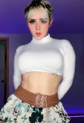 Sexy Indi 2.0 in White Crop Top