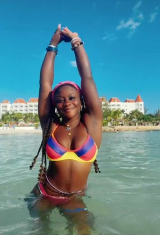 2. Sexy Aba Asante in Bikini in the Sea and Bouncing Tits