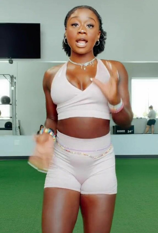 3. Sexy Aba Asante Shows Cleavage in White Sport Bra
