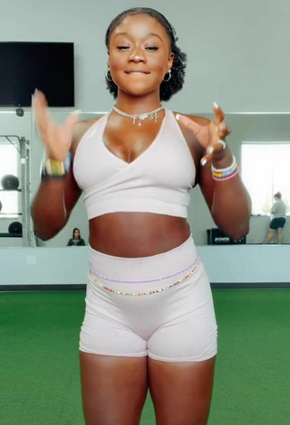 4. Sexy Aba Asante Shows Cleavage in White Sport Bra