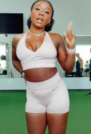 5. Sexy Aba Asante Shows Cleavage in White Sport Bra