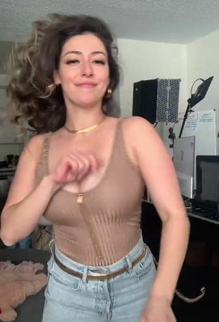 5. Hot Josette Pimenta Shows Cleavage and Bouncing Boobs in Beige Top