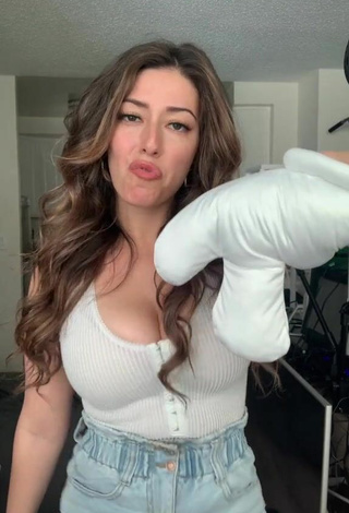 5. Sexy Josette Pimenta Shows Cleavage and Bouncing Boobs in White Top
