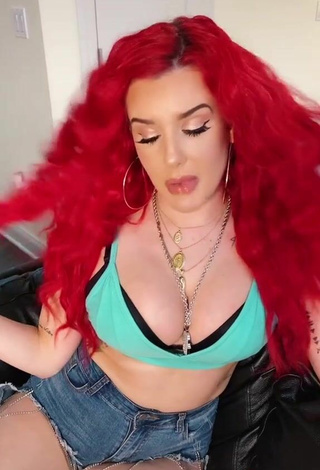 3. Hot Justina Valentine Shows Cleavage in Green Crop Top