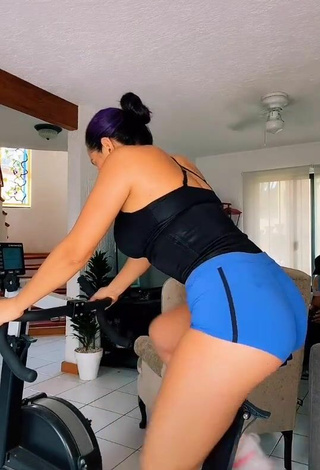 4. Sexy Karla Bustillos Shows Cameltoe while doing Fitness Exercises