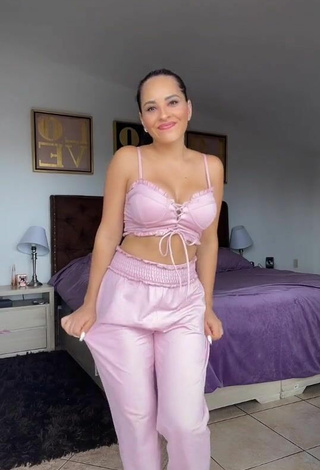 1. Sexy Karla Bustillos Shows Cleavage in Pink Crop Top