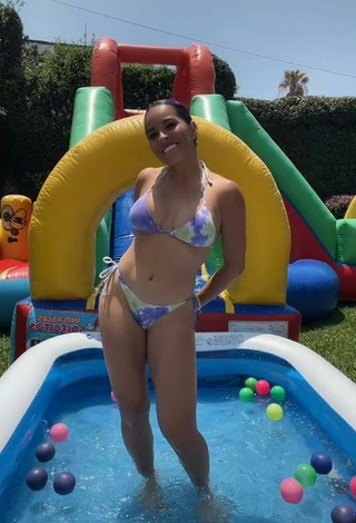 3. Sweet Karla Bustillos Shows Cleavage in Cute Bikini at the Swimming Pool