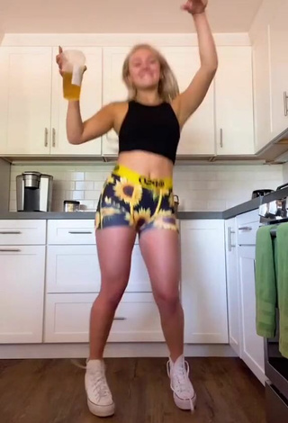 2. Sexy Katie Sigmond Shows Butt