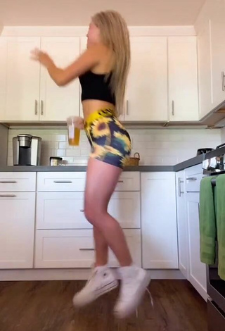 3. Sexy Katie Sigmond Shows Butt