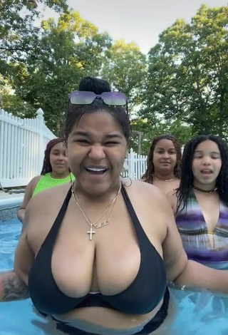 Cute Carol Acosta Shows Cleavage in Bikini at the Pool