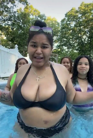 3. Cute Carol Acosta Shows Cleavage in Bikini at the Pool