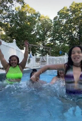 5. Cute Carol Acosta Shows Cleavage in Bikini at the Pool