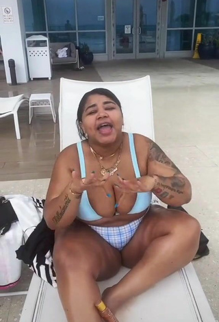 4. Sexy Carol Acosta Shows Cleavage in Blue Bikini Top