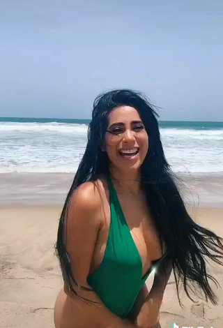 3. Amazing Kim Shantal Shows Cleavage in Hot Green Swimsuit at the Beach